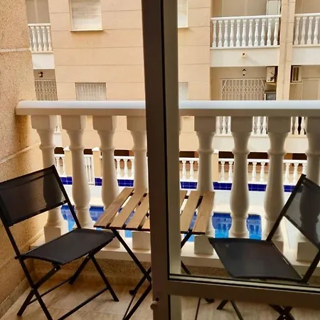 Comfortable With 2 Bedrooms And Pool Apartment