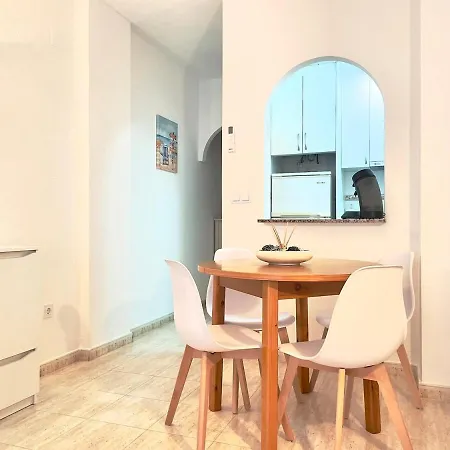 Comfortable With 2 Bedrooms And Pool Apartment Torrevieja