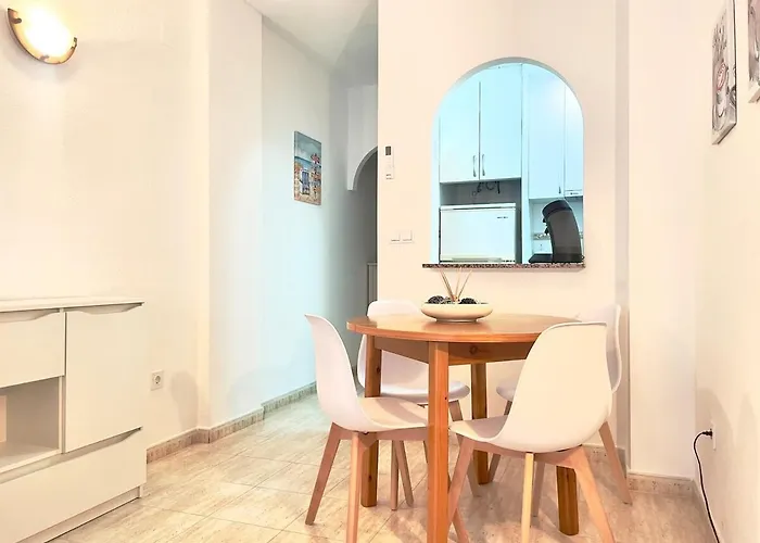 Comfortable With 2 Bedrooms And Pool Apartment Torrevieja
