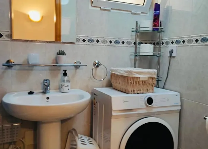 Comfortable With 2 Bedrooms And Pool Apartment *