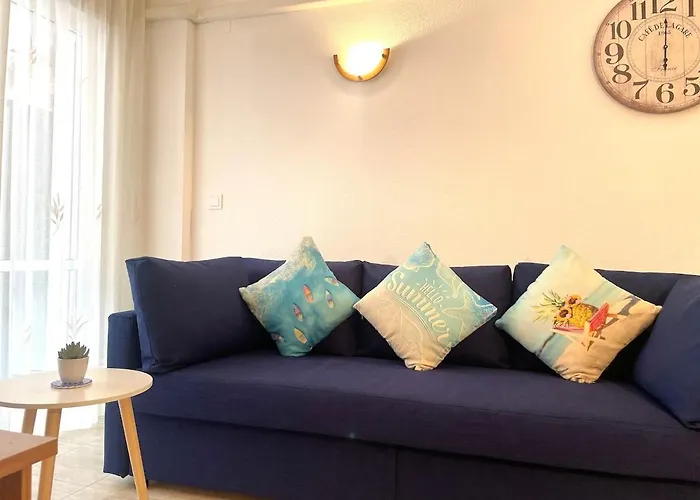 Comfortable With 2 Bedrooms And Pool Apartment