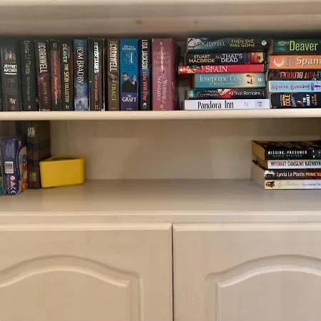 Апартаменти Comfortable With 2 Bedrooms And Pool